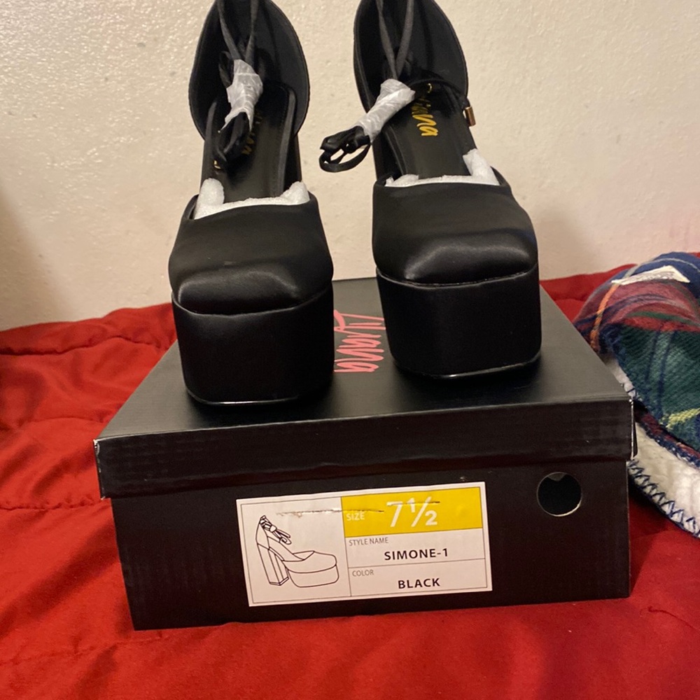 Pretty Black platforms ready to slay for fall/winter party season!